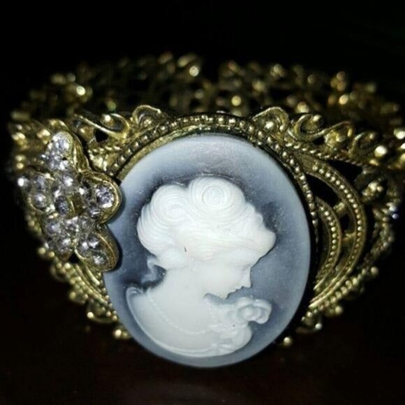 Victorian Antiqued Brass Cameo Cuff Bracelet - Picture 5 of 7